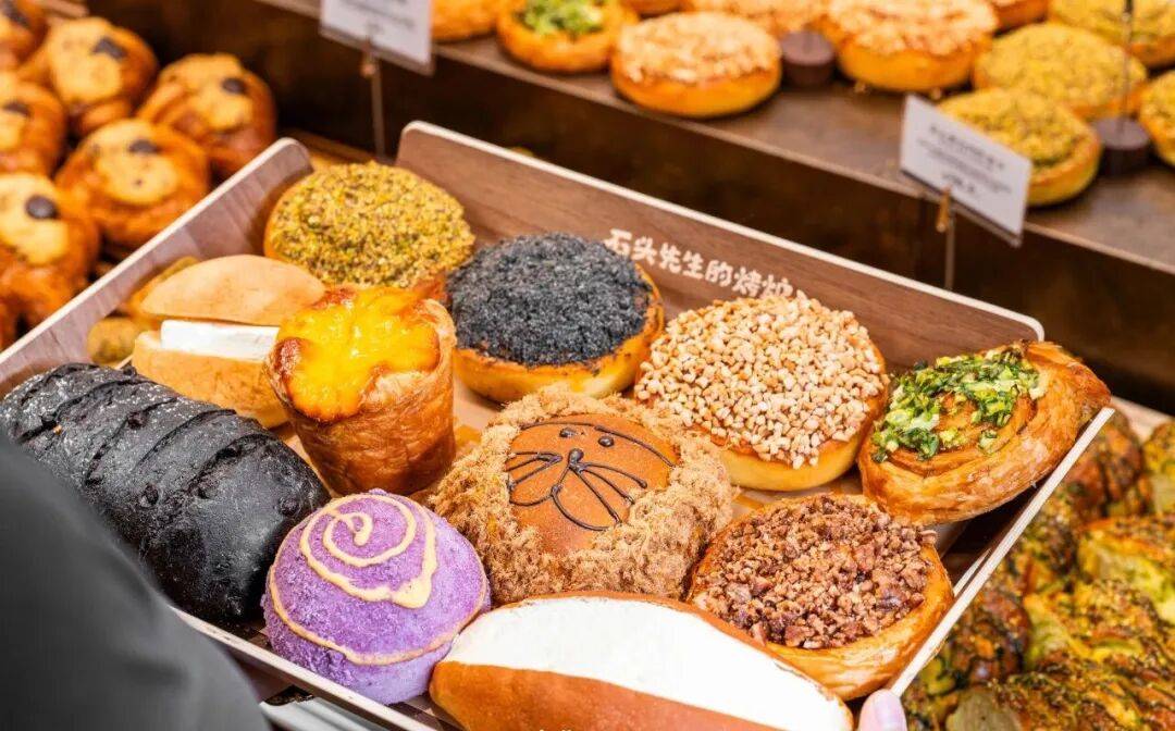 0万!从山东火到全国的烘焙黑马AYX爱游戏排队3h单店周入9(图6) 0万!从山东火到全国的烘焙黑马AYX爱游戏排队3h单店周入9(图6)